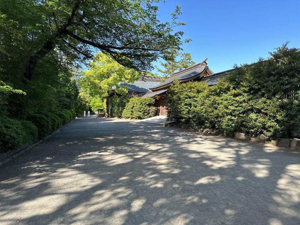 寒川神社の神嶽山神苑へ | いたぶくろ